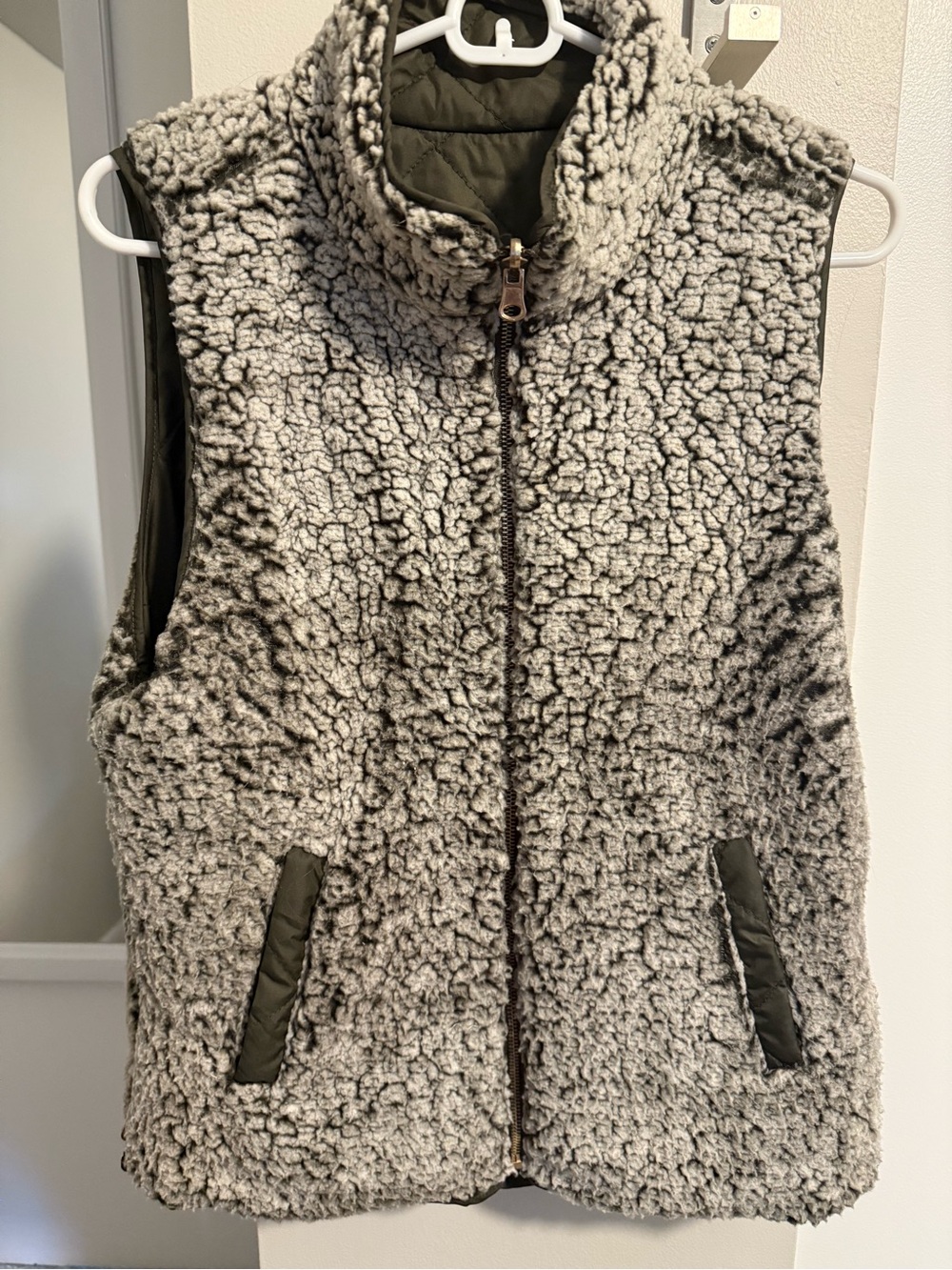 NWOT: Women's Reversible Faux-Sherpa Zip Front Vest Size Medium Free Shipping